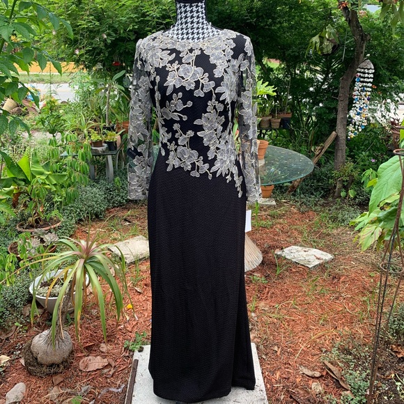 Dresses & Skirts - Tasashi shoji Dress